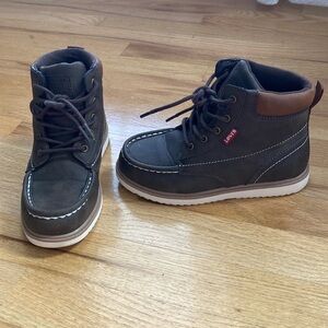 Levi’s boots for boys. Size 1. Excellent condition!